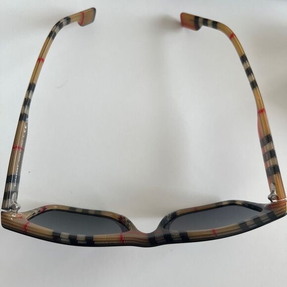 💯 authentic iconic Burberry unisex square sunglasses - Picture 4 of 8